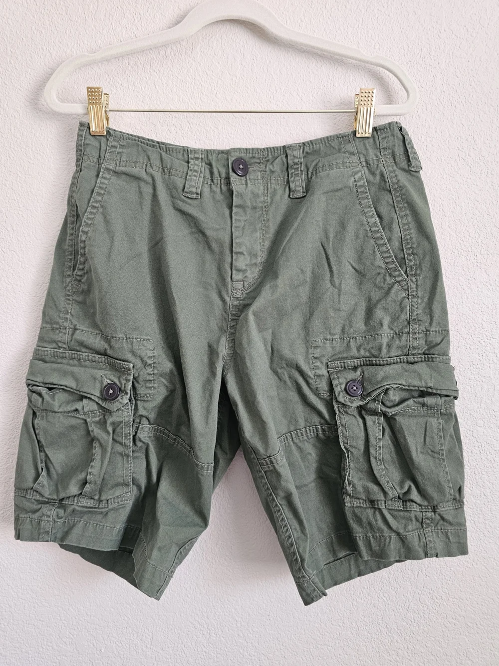 Aeropostale Men's Olive Green Cargo Shorts with Flap Pockets